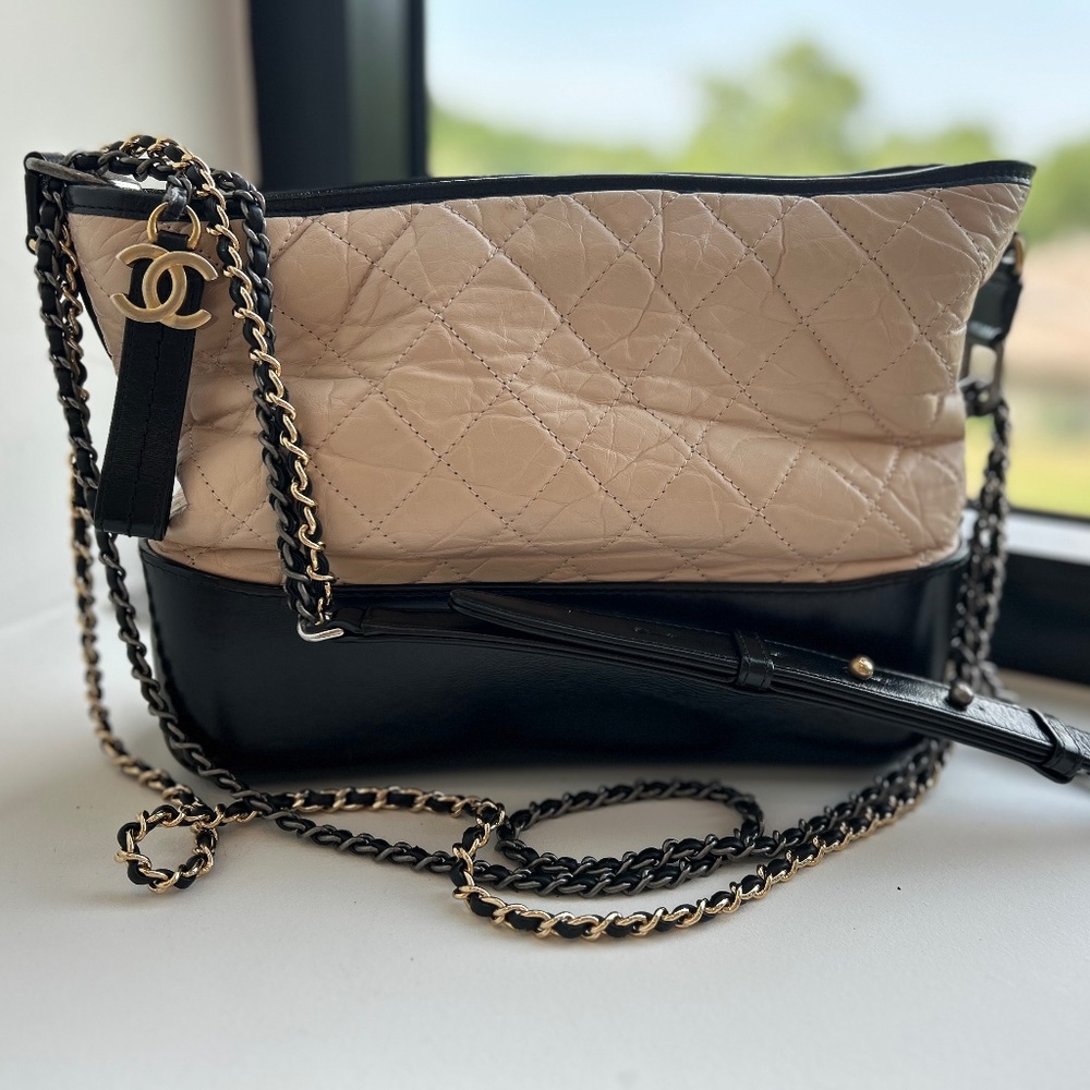 Chanel Gabrielle Diamond-Stitched Chain Strap Hobo Bag in Beige & Black Leather
